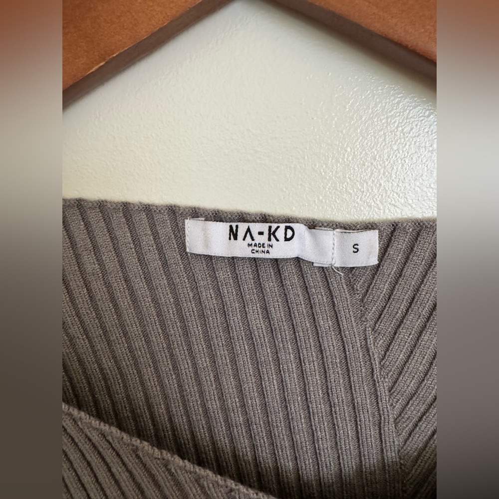 NA-KD Ribbed Knit Top - Picture 3 of 5